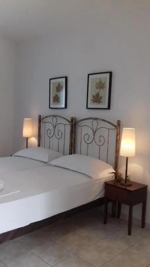 Aegean Blue Studios 아피토스 아파트호텔